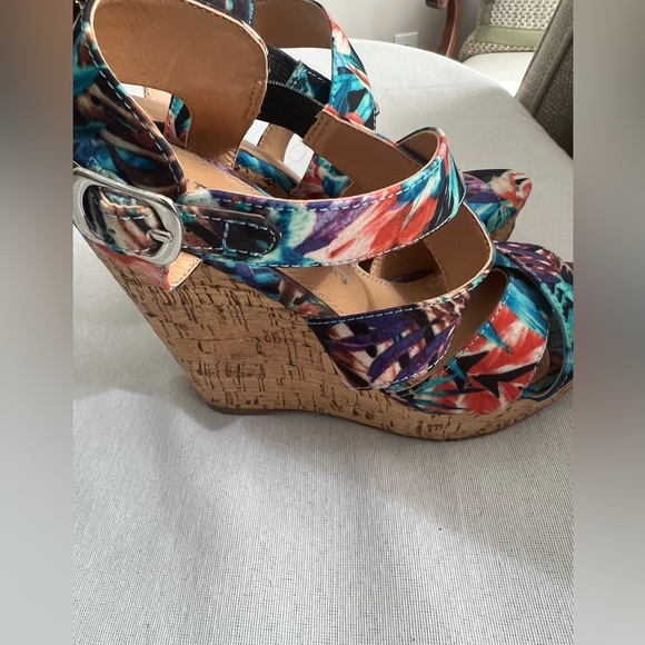 Chinese Laundry Tropical Strappy Wedges - Picture 2 of 4